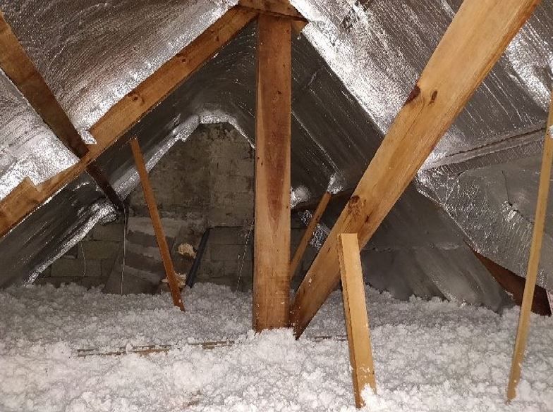 Isolation par l'intérieur - Soufflage d'un isolant écologique Isolation par l'intérieur - Soufflage d'un isolant écologique